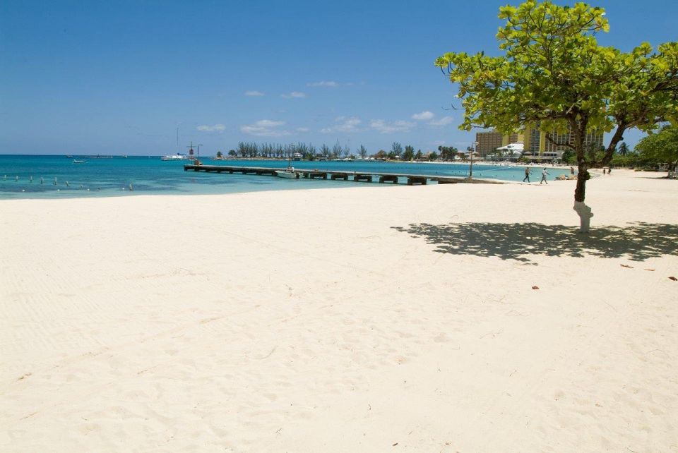 Enjoy Ocho Rios Bay Beach on your next visit to Jamaica. Don't forget to secure your property before you leave for vacation. More vacation ideas at https://www.thesmartstore.net/index.php?option=com_community&view=photos&task=album&albumid=9&userid=31&Itemid=540&lang=en  (c) Jamaica Tourist Board